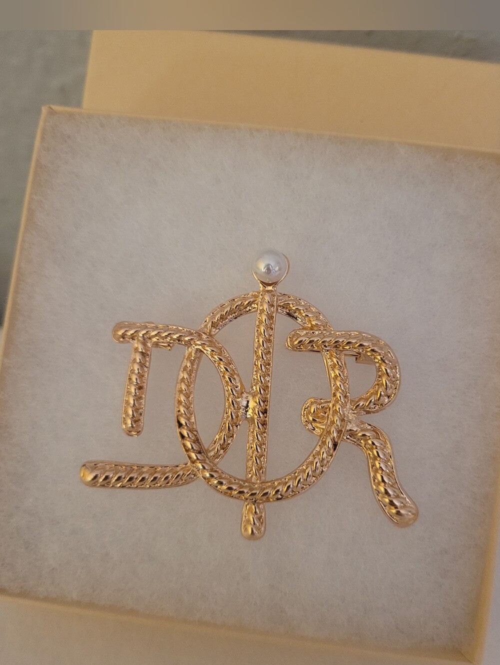Luxury Brooch - Picture 4 of 7